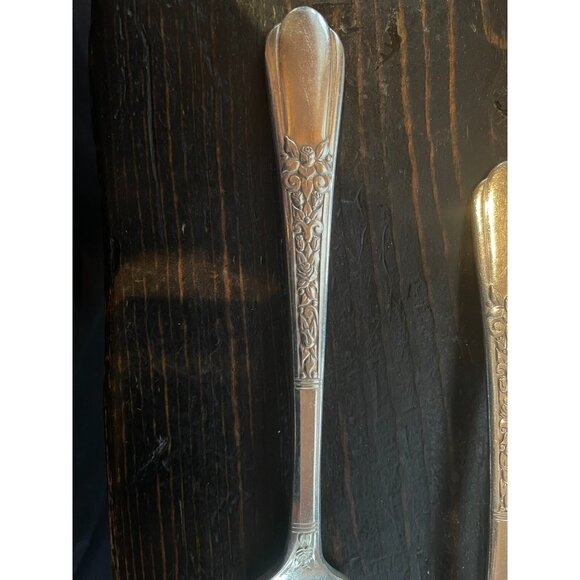 Set of 6 Vintage Wm A Rogers Overlaid Floral II 1938 7 7/8" Silverplated Forks - Picture 2 of 6